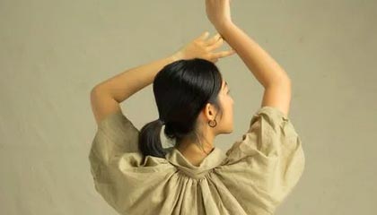 爱游戏娱乐平台-曼联后防线三人缺阵调整成关键，曼联后卫线