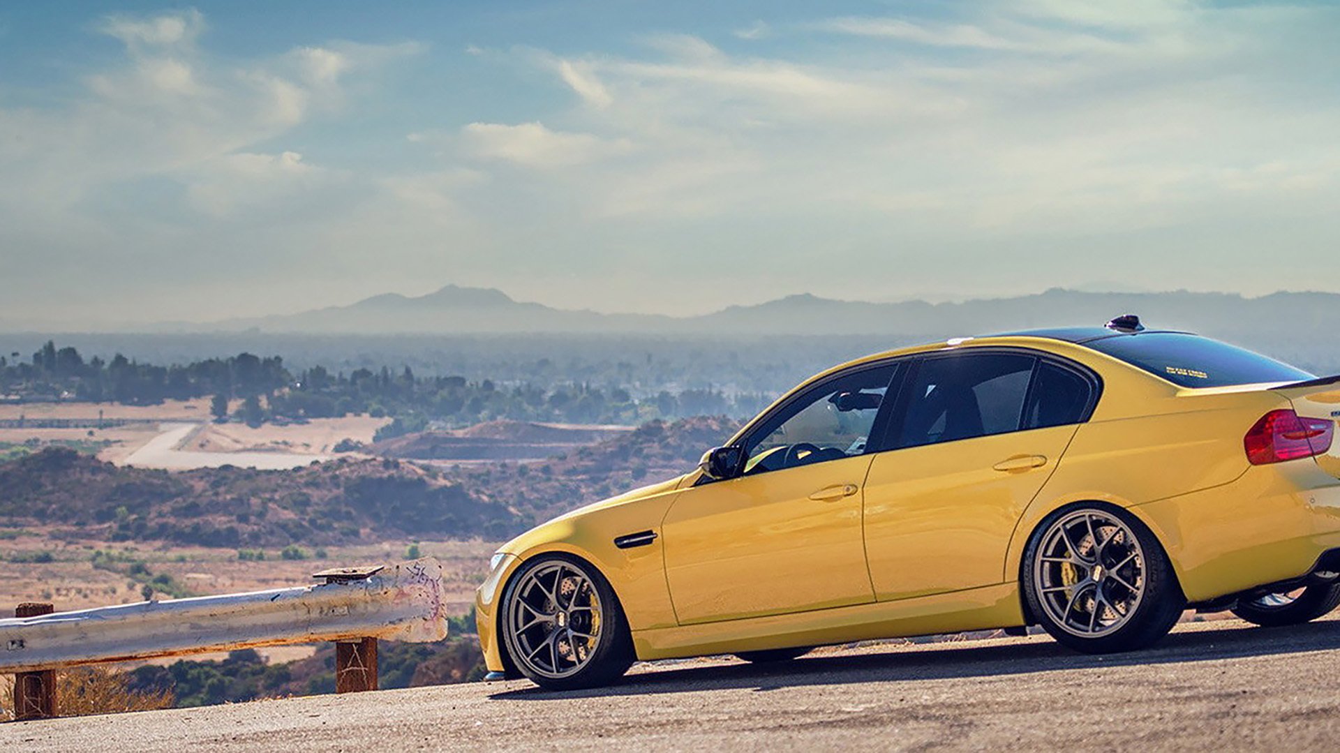 爱游戏电竞官网-掘金绝杀勇士，西部决赛中约基奇三分雨不断，掘金险胜马刺 约基奇三双