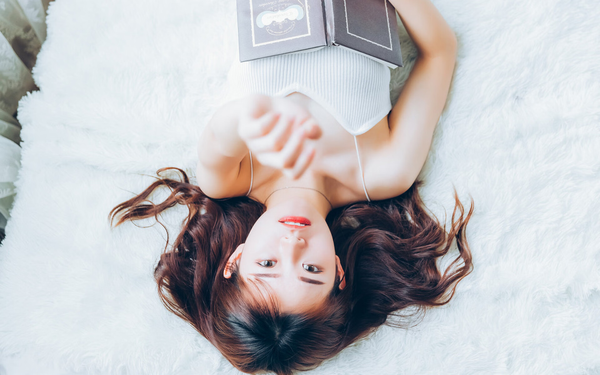 阿利松在对阵阿森纳的比赛中扑出关键点球，阿利松穿过几号球衣