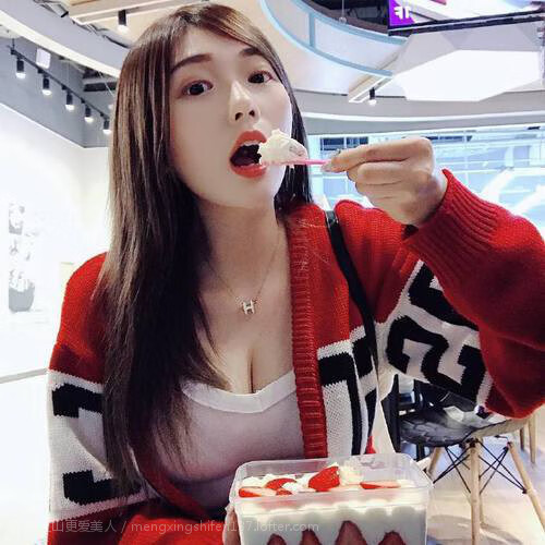 赫罗纳传接节奏清晰打穿防守线，赫罗纳足球俱乐部